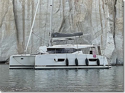 Rent the catamaran sailing yacht Isla - 40 - skippered