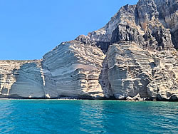 Sailing boat trips to the Cyclades